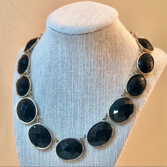 Jewelry - 🔸SALE🔸Black and Gold Fashion Statement Necklace